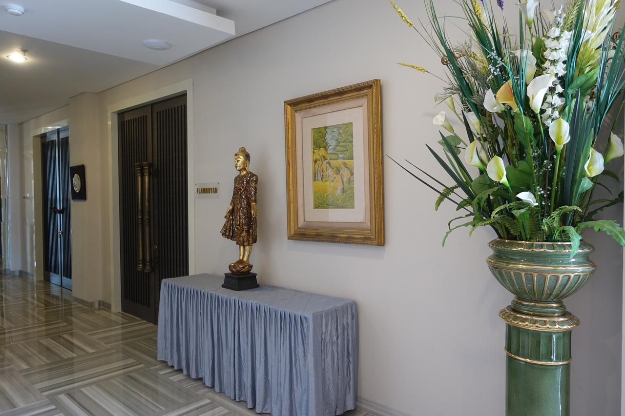 M Hotel Kupang Kupang  Exterior photo